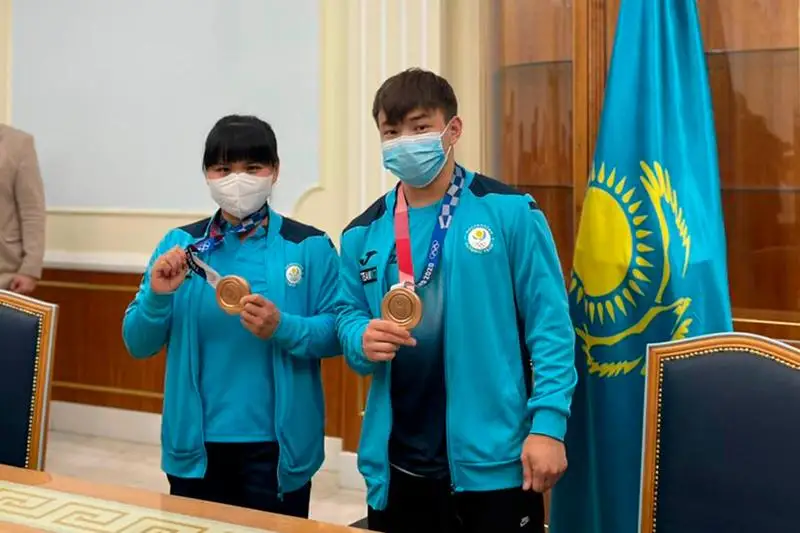 Казахстанские медалисты Олимпиады-2020 получат новые автомобили