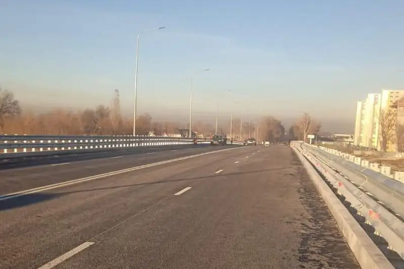 Almatyda Qulja tasjolyndaǵy jolaıryqtyń estakadasy ashyldy