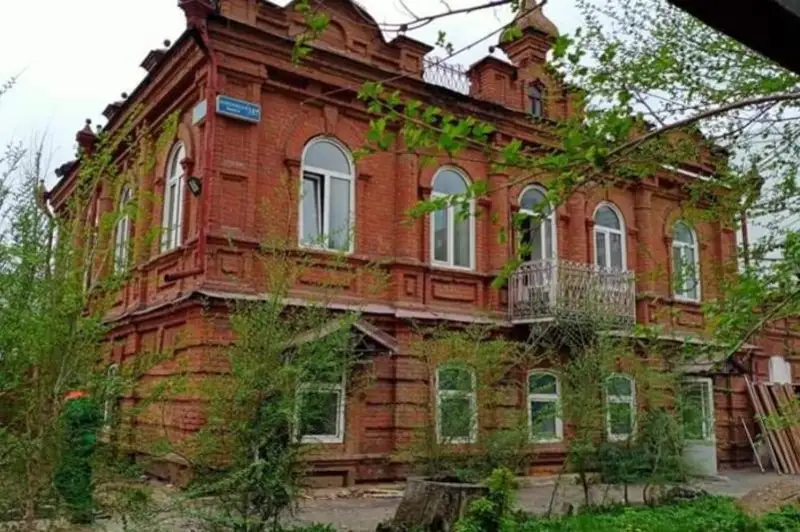 Старинное здание, которое хотели снести, сохранят в Семее