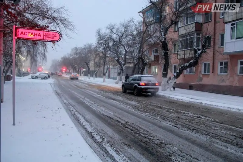 Pavlodar oblysynyń ákimi aýdan basshysyna: Qysta asfalt tóseıtinińiz qalaı