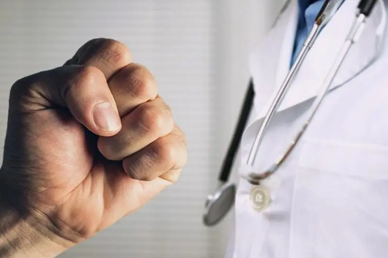 Костанаец избил врача травмпункта