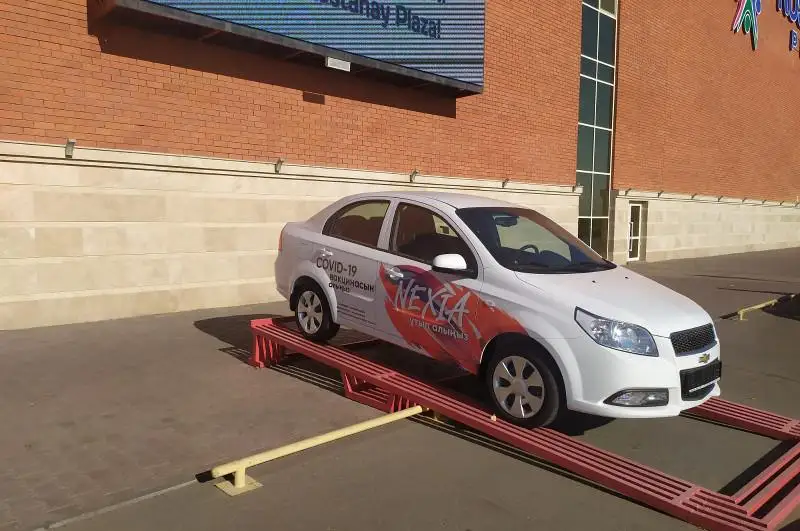 Получившая вакцину жительница Рудного выиграла автомобиль