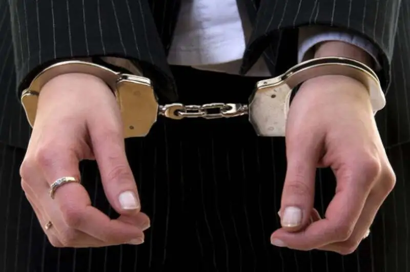 Почти на два миллиона тенге обманула аферистка жительницу ЗКО