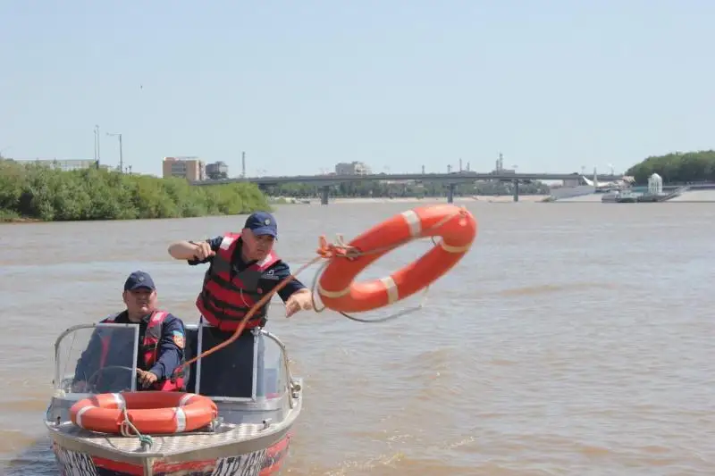 Двух тонущих в Урале девочек спасли в Атырау