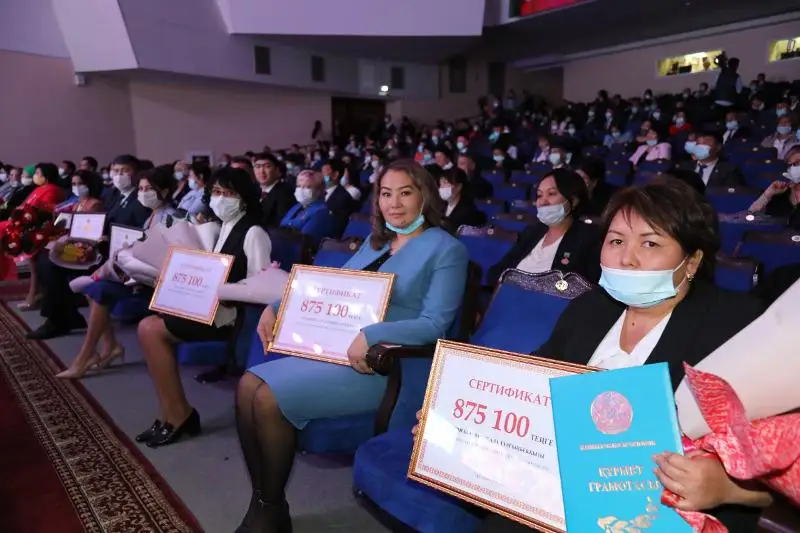 40 тысяч учителей трудятся в школах Жамбылской области