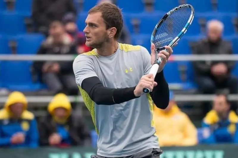 Казахстанский теннисист вышел в 1/4 финала турнира в Австралии