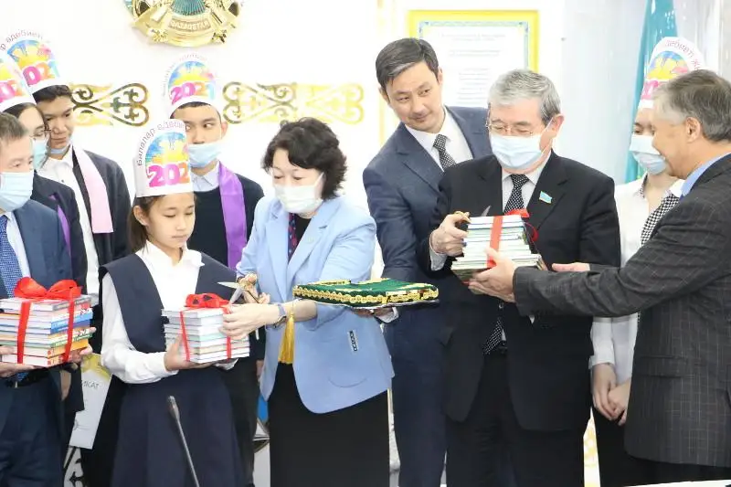 40 книг казахстанских и зарубежных авторов презентовали в рамках Года детской литературы