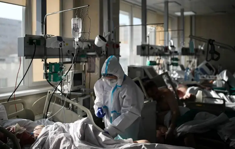В России впервые зарегистрировали более тысячи смертей от ковида за сутки