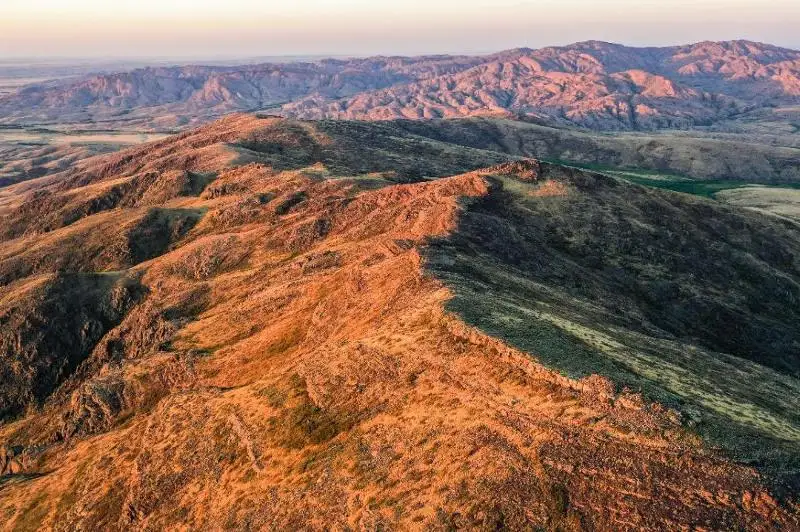 Горы Улытау: Чем особенны вершина Алтыншокы и мавзолей Домбауыл