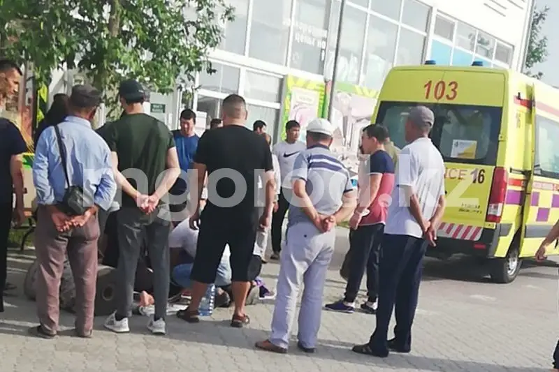 За симуляцию судорог после вакцинации привлекут к ответственности иностранца в Атырау