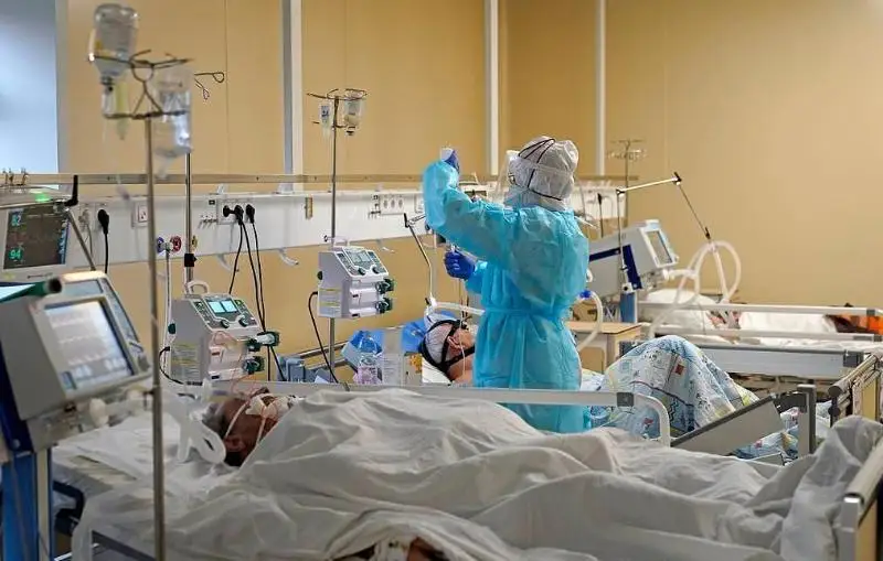 Заражение омикроном может привести к нейроковиду и системным воспалениям - эксперт