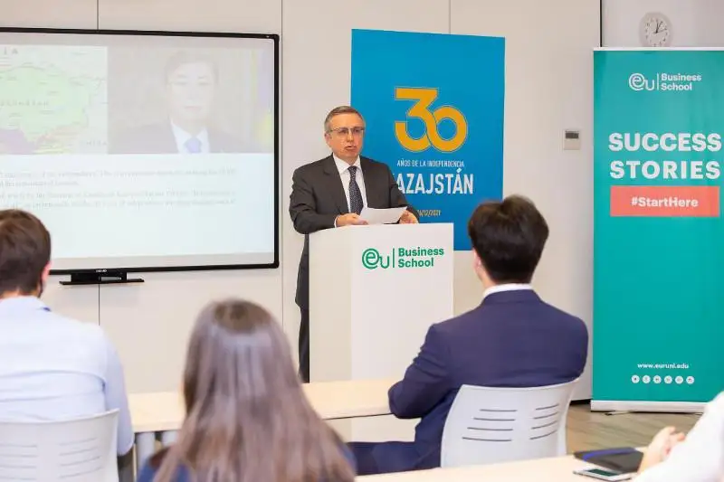 Barselona bıznes mektebinde Qazaqstan táýelsizdiginiń 30 jyldyǵyna arnalǵan dáris ótti