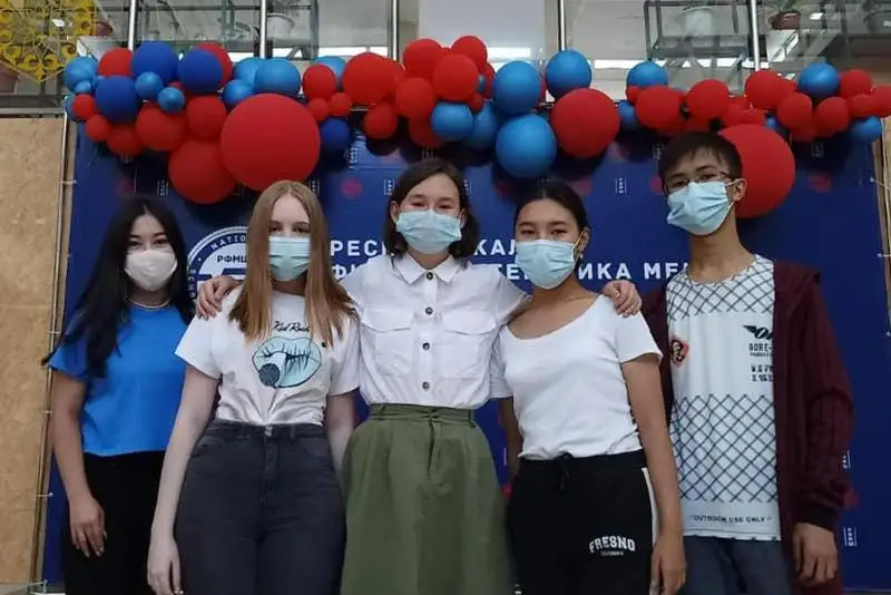 Шесть медалей завоевали казахстанские школьники на международных олимпиадах по физике и лингвистике