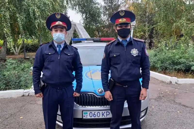 Приставил нож к сердцу: полицейские спасли мужчину от суицида в ЗКО