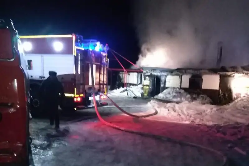 За сутки в ВКО спасатели эвакуировали 17 человек при задымлении