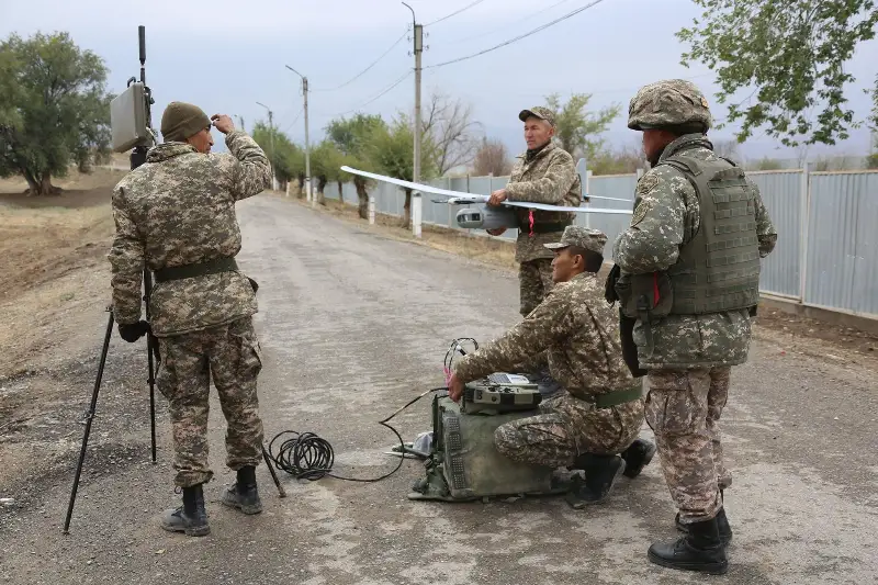 С помощью беспилотника изучают обстановку в районе нового взрыва в Байзакском районе