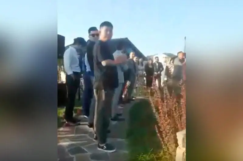 Almaty oblysynda tekserýshiler 100 adam jınalǵan toıdyń ústinen tústi