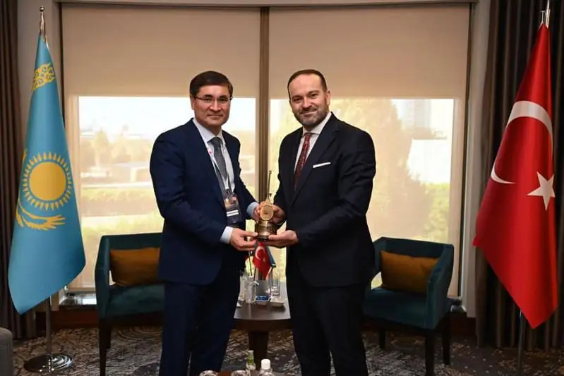 Vıtse-mınıstr Kemelbek Oıshybaev Túrkııanyń iri medıaholdıngi «TRT» basshysymen kezdesti