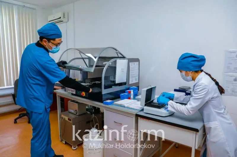 Toqaev: Medıtsına ónimderin synaqtan ótkizetin ortalyq qurýymyz kerek