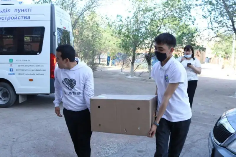 100 малообеспеченным семьям купил продукты балхашский меценат