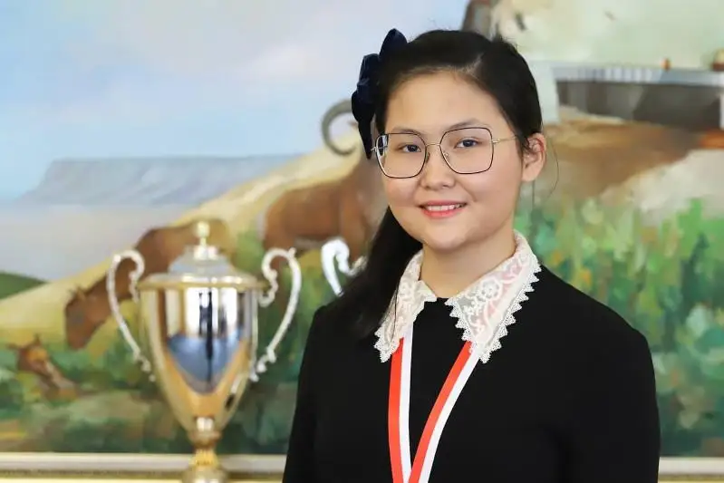 Нурлан Ногаев поздравил Бибисару Асаубаеву с победой на чемпионате мира по шахматам