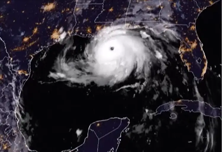 Ураган «Ида» обрушился на побережье Луизианы