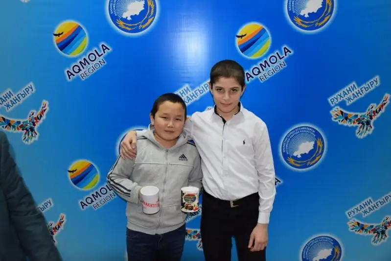 12 jastaǵy kókshetaýlyq «maıtaban» dıagnozy bar balalarǵa aıaq kıim shyǵarýda