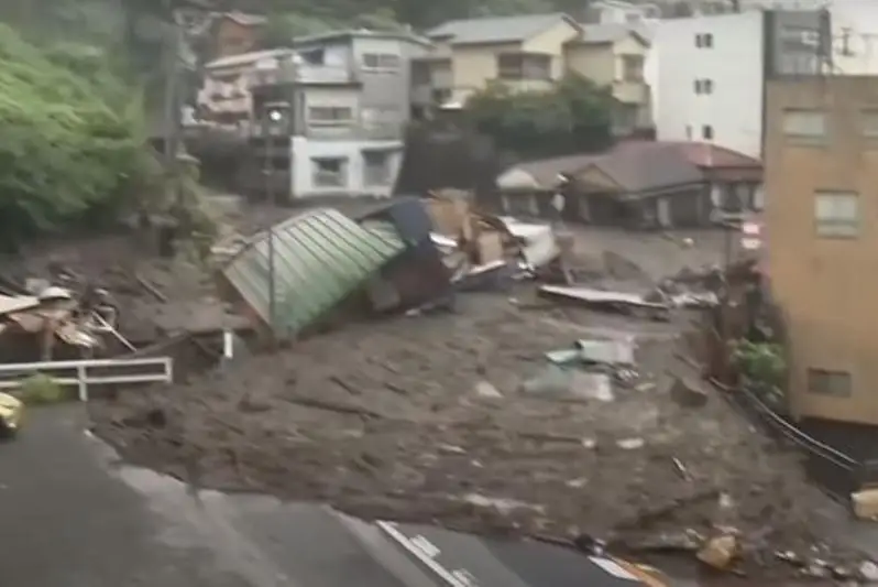 Смертельный оползень в Японии: около 20 человек пропали без вести