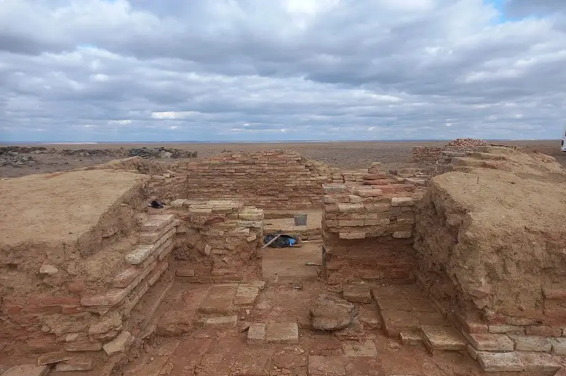 Aqtóbe arheologtary Edige jalynda qazba jumystaryn júrgizip jatyr