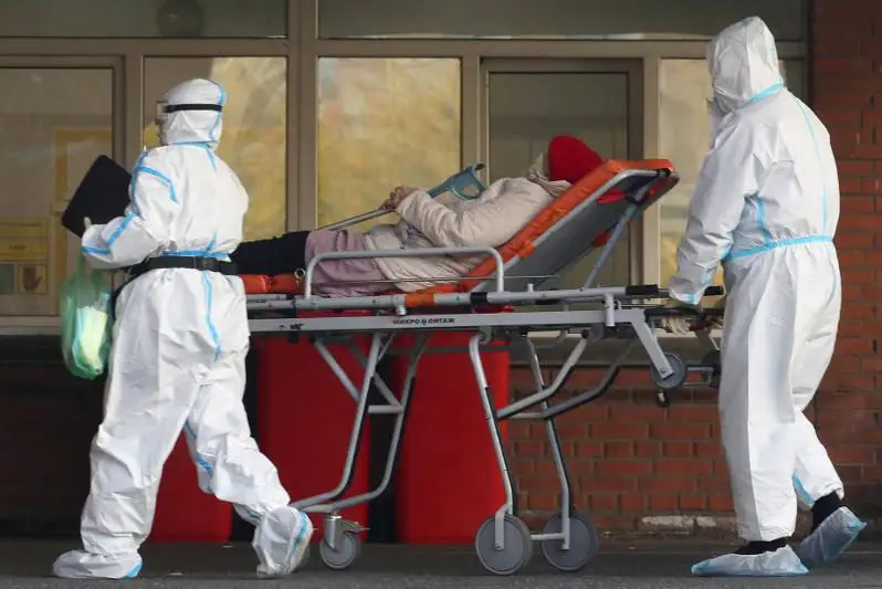 Максимальное количество умерших от коронавируса за сутки с начала пандемии зафиксировали в России