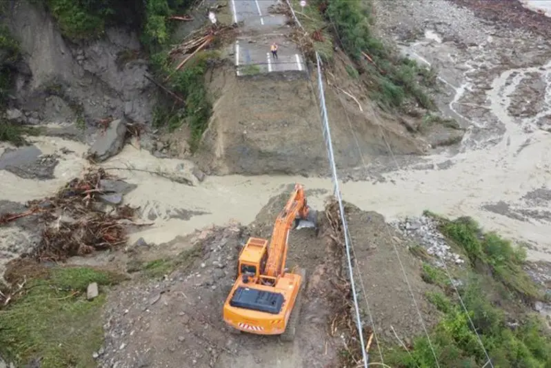 Целая волна наводнений обрушилась на Турцию: есть жертва и раненые