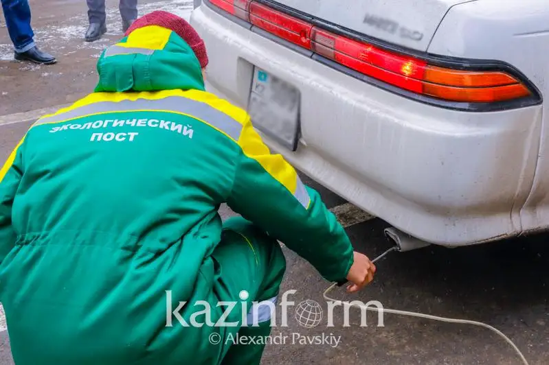 Мобильные экопатрули выявляют загрязняющий воздух транспорт в Алматы