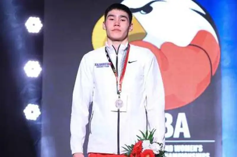 Álem chempıonaty: Medal alǵan boksshylarymyz aqshalaı syıaqy alady