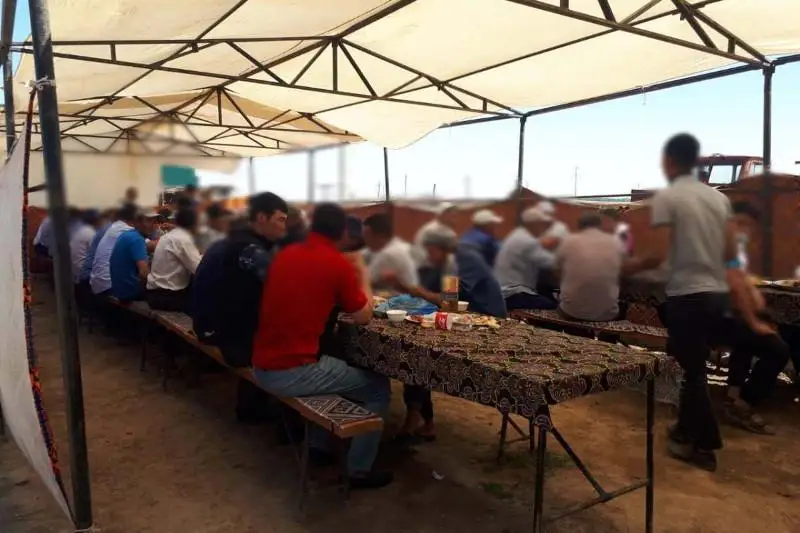 Той на 60 человек остановили в Туркестанской области