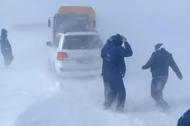 Девять человек эвакуировали из снежного плена за сутки в Алматинской области
