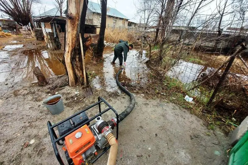 Jambyl oblysynda 30 úıdiń aýlasyn sý basqan
