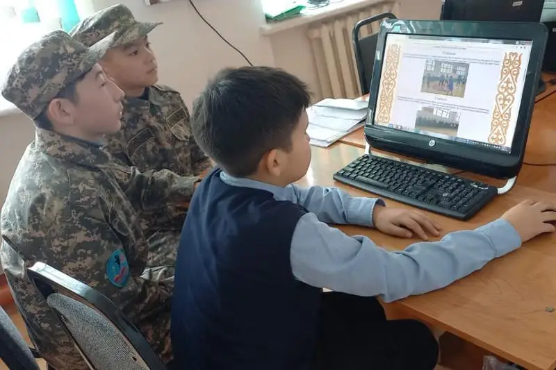 Семиклассник разработал сайт для своей школы в Алматинской области