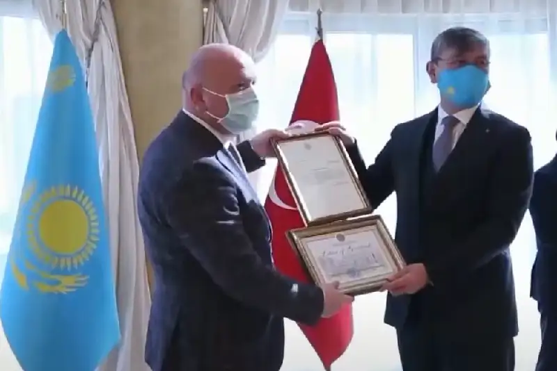 Túrkııada qazaqtyń tulǵalaryn nasıhattaǵandar QR Prezıdentiniń alǵys hatymen marapattaldy