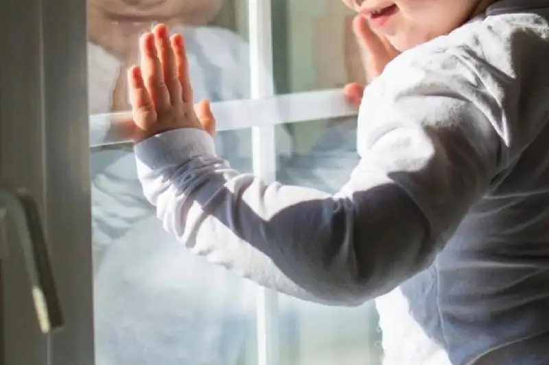 1,5-годовалый ребенок закрылся в квартире в Петропавловске