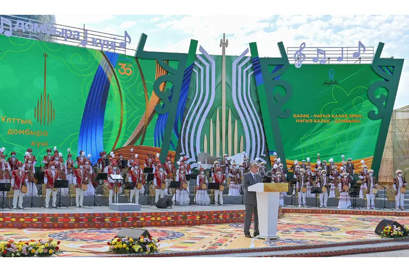 Тоқаев: Қазақ пен домбыра – бір-бірінен бөле-жаруға болмайтын егіз ұғым