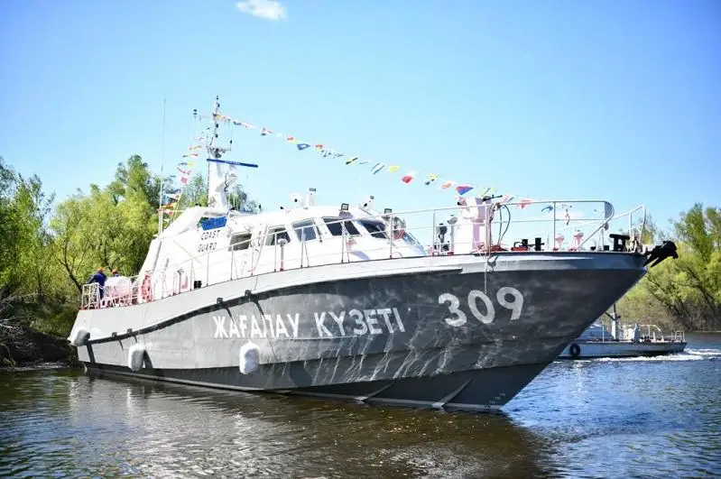 Oralda qurastyrylǵan «Túrkistan» shaǵyn kúzet kemesi sýǵa túsirildi