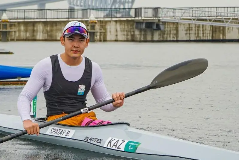 Казахстанский байдарочник выиграл утешительный финал Паралимпиады-2020