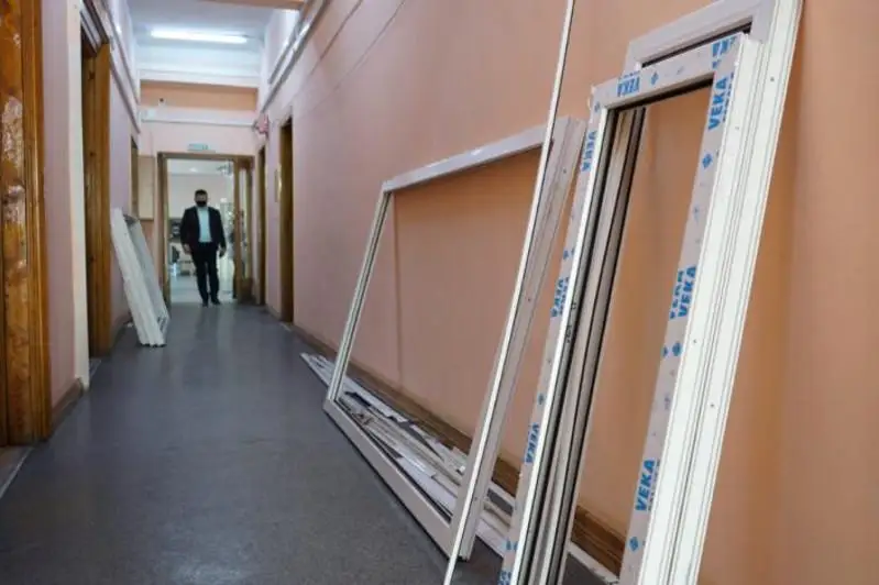 Из акимата Семея погромщики вынесли ноутбуки и принтеры