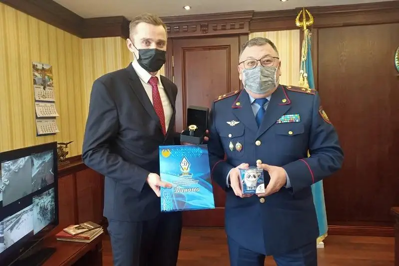 Конькобежца Дениса Кузина чествовали в департаменте полиции Костанайской области