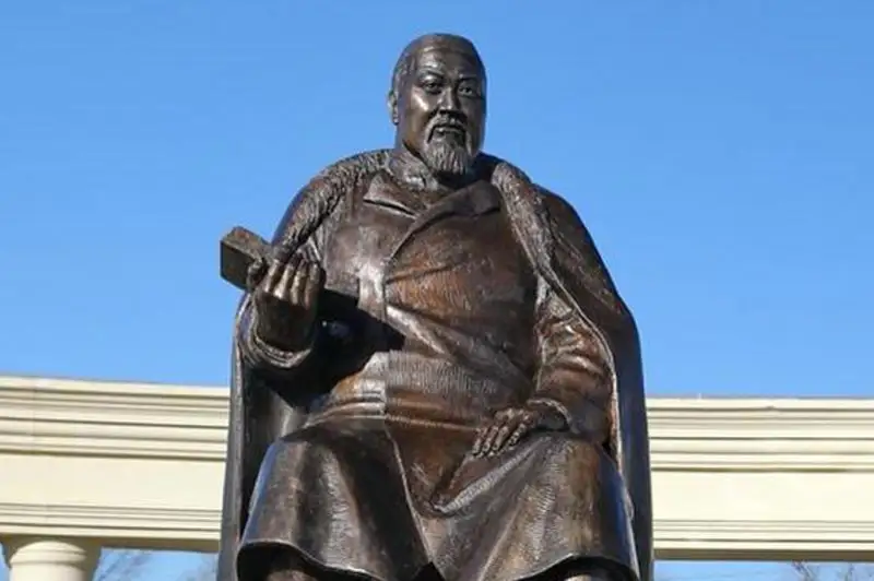 Памятник Абаю открыли в Жезказгане