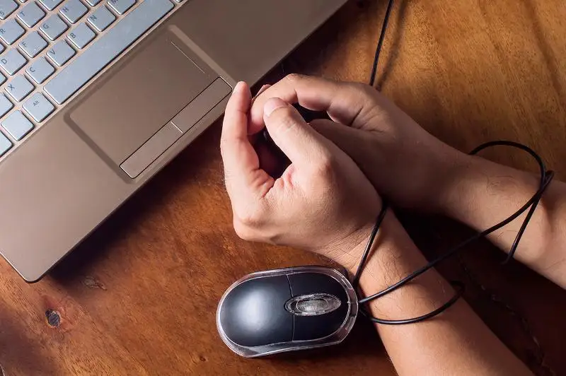 Как  в Казахстане реализуется проект по профилактике интернет-зависимости среди молодежи