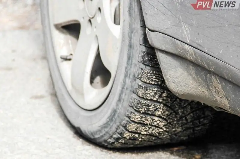 Женщина погибла под колесами авто на трассе в Павлодарской области