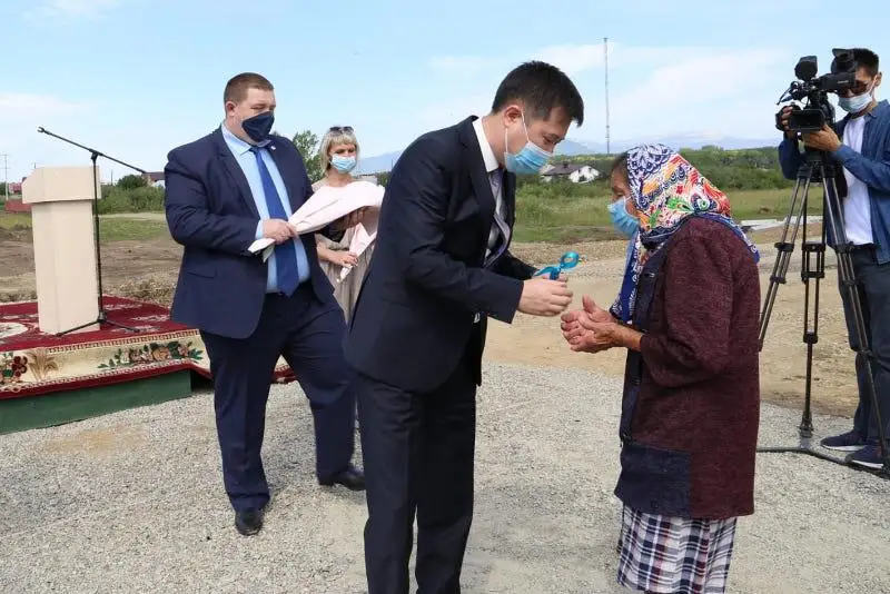 11 погорельцев в Риддере получили ключи от новых домов