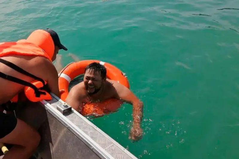 Спасатели​ пришли на помощь тонущему мужчине на озере Алаколь