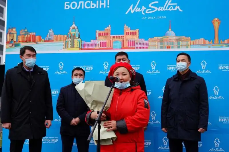 Жилье в Нур-Султане получили около 1900 горожан в преддверии Дня учителя